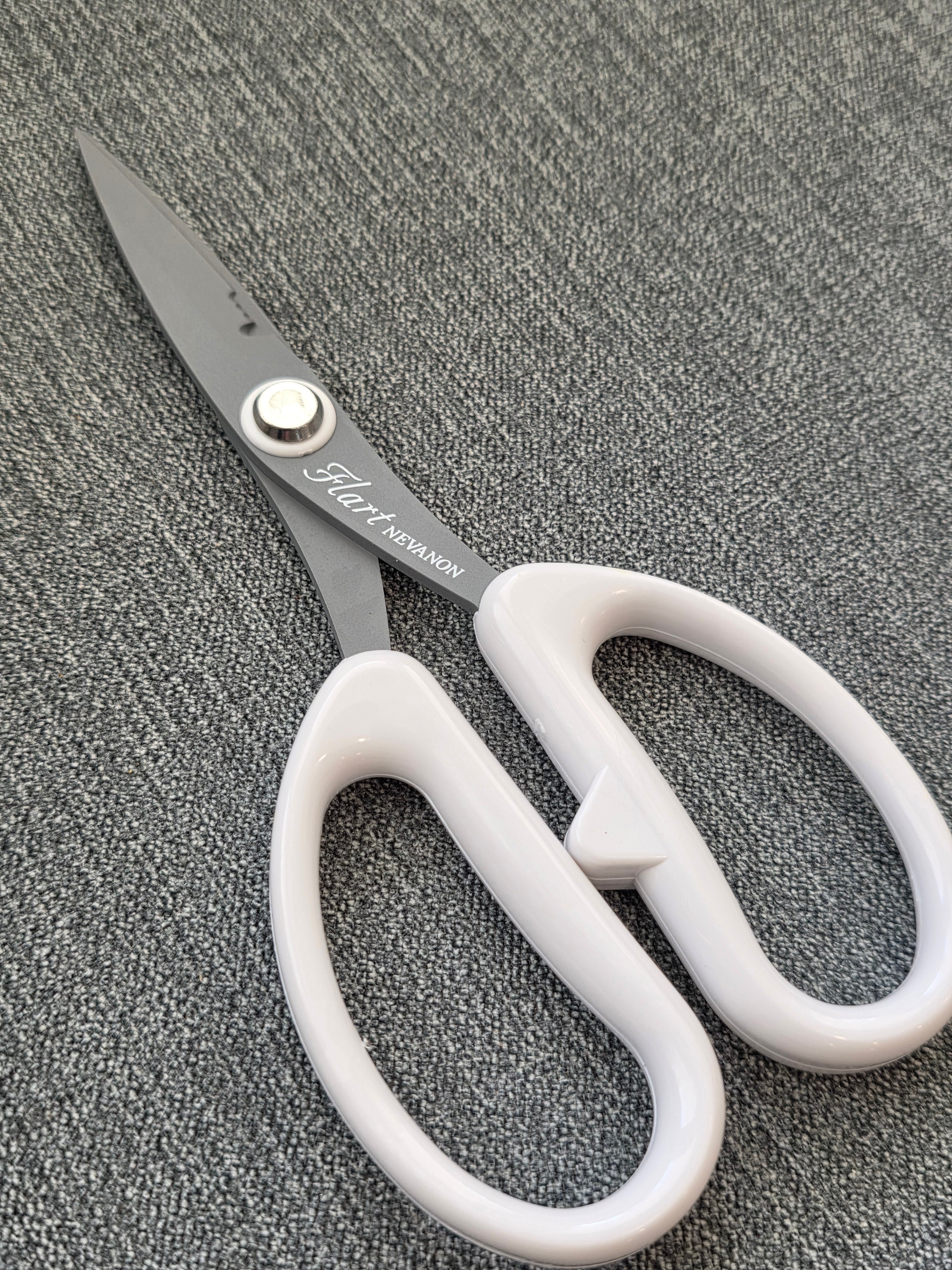 Silky Teflon Snips by Flart: Teflon Coated Scissors