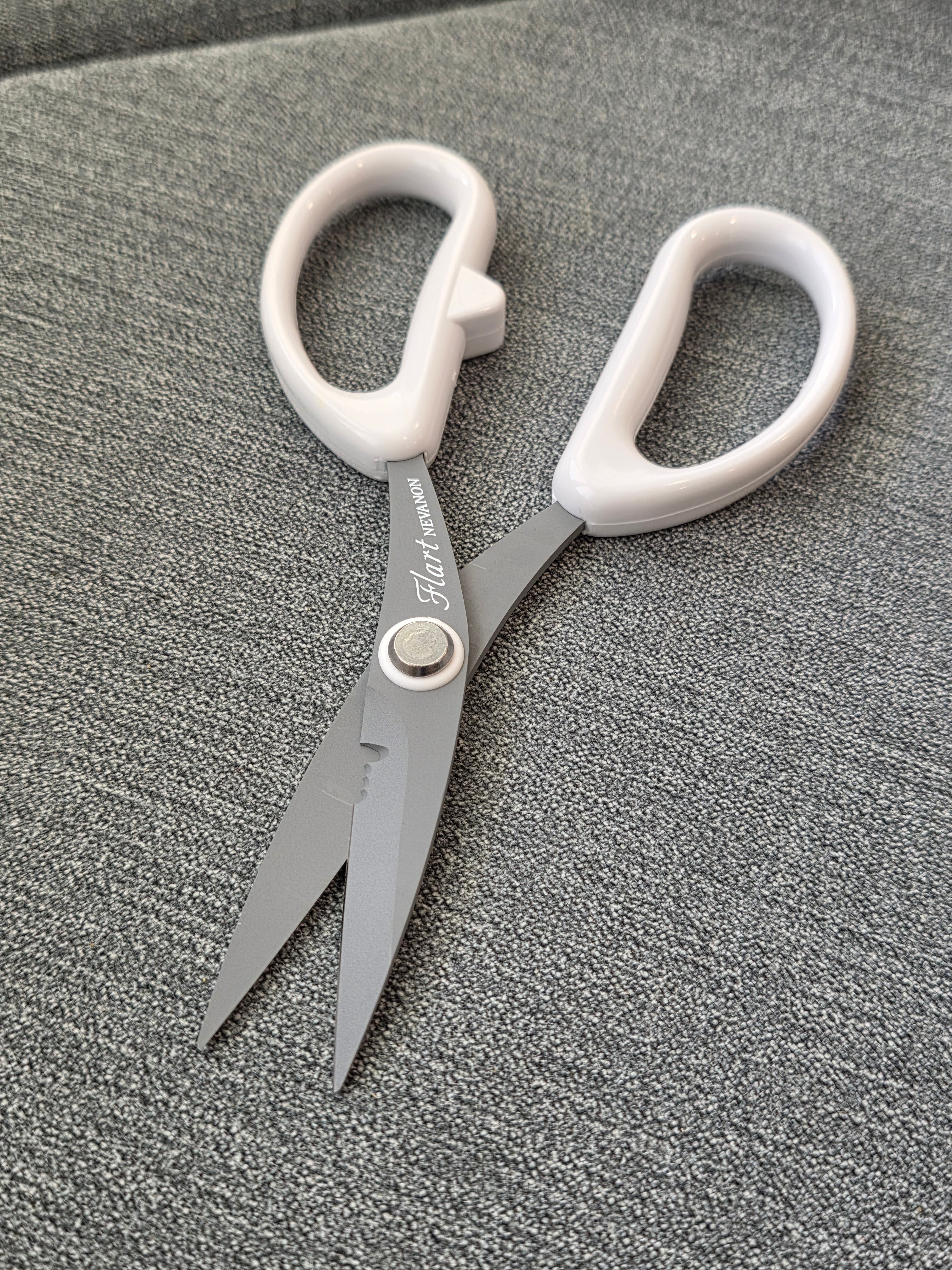 Silky Teflon Snips by Flart: Teflon Coated Scissors